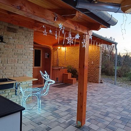 Regina Ranch Hotel Igal Bagian luar foto